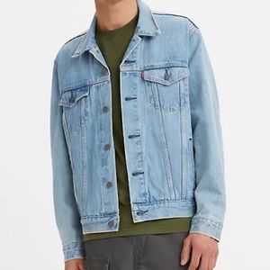 Levi’s Light Wash Denim Trucker Jacket - Large Lightly Used